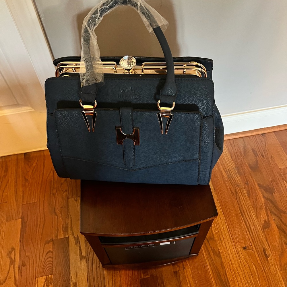 Handbag - Picture 3 of 6
